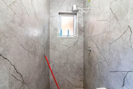 Banheiro de casa para alugar com 1 quarto, 15m² em Lauzane Paulista, São Paulo