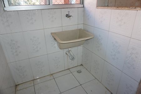 Lavanderia de apartamento para alugar com 2 quartos, 45m² em Parque Pirajussara, Embu das Artes