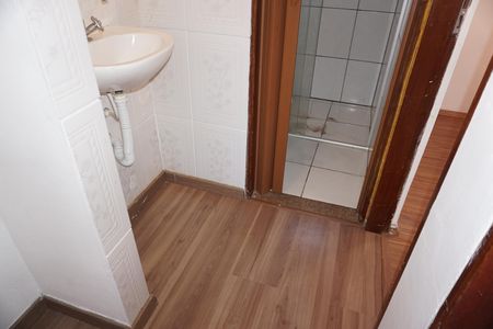 Banheiro de apartamento para alugar com 2 quartos, 45m² em Parque Pirajussara, Embu das Artes