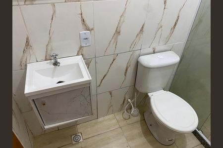 Banheiro de kitnet/studio para alugar com 1 quarto, 30m² em Cidade Nova, Rio de Janeiro