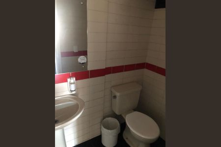 Banheiro de kitnet/studio à venda com 1 quarto, 61m² em Centro, Curitiba