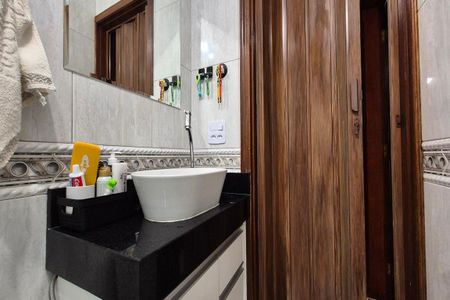 Apartamento à venda com 56m², 2 quartos e 1 vaga Apartamento à venda com 56m², 2 quartos e 1 vagaBanheiro