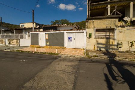 Fachada de casa à venda com 2 quartos, 153m² em Campo Grande, Rio de Janeiro