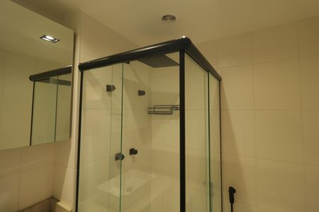 Banheiro de kitnet/studio para alugar com 1 quarto, 25m² em Vila Mariana, São Paulo