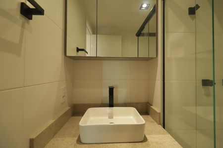 Banheiro de kitnet/studio para alugar com 1 quarto, 25m² em Vila Mariana, São Paulo