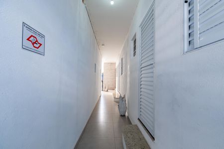 Área comum - Corredor de kitnet/studio para alugar com 1 quarto, 50m² em Jabaquara, São Paulo