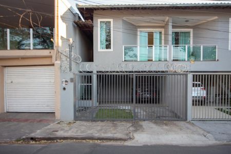 Fachada de casa à venda com 3 quartos, 180m² em São João Batista, Belo Horizonte
