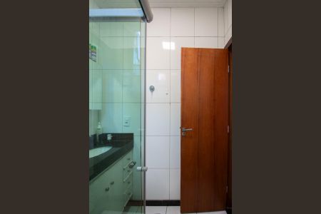 Banheiro da Suíte de casa à venda com 3 quartos, 180m² em São João Batista, Belo Horizonte