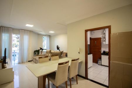 Sala de casa à venda com 3 quartos, 180m² em São João Batista, Belo Horizonte