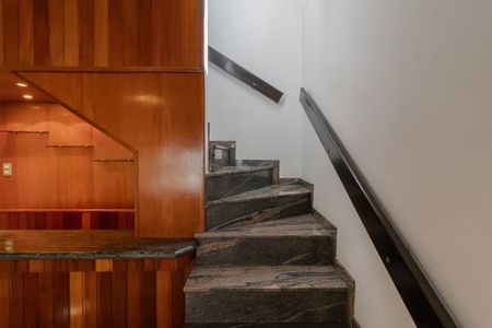 Escada de casa para alugar com 3 quartos, 153m² em Vila Carrão, São Paulo