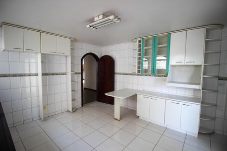 Casa para alugar com 4 quartos, 336m² em Jardim Santa Rosália, Sorocaba