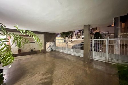 Garagem de casa à venda com 2 quartos, 165m² em Vila Moinho Velho, São Paulo
