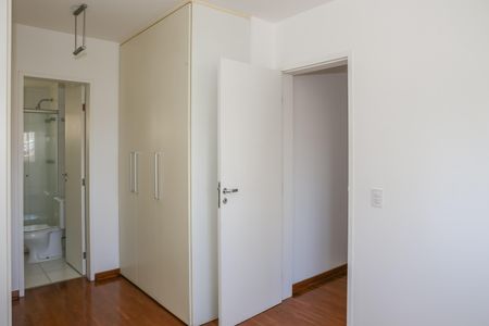 Apartamento à venda com 76m², 2 quartos e 2 vagas Apartamento à venda com 76m², 2 quartos e 2 vagasSuíte