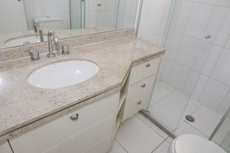 Apartamento à venda com 76m², 2 quartos e 2 vagas Apartamento à venda com 76m², 2 quartos e 2 vagasBanheiro da Suíte