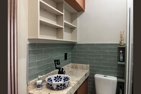 Banheiro de kitnet/studio para alugar com 1 quarto, 24m² em Perdizes, São Paulo