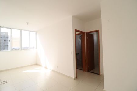 Sala de apartamento para alugar com 2 quartos, 47m² em Jardim Holanda, Uberlândia