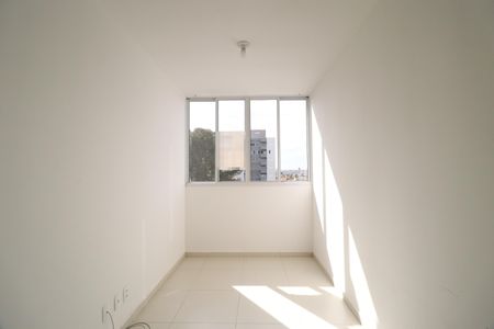 Sala de apartamento para alugar com 2 quartos, 47m² em Jardim Holanda, Uberlândia