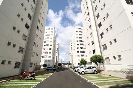 Fachada de apartamento para alugar com 2 quartos, 47m² em Jardim Holanda, Uberlândia