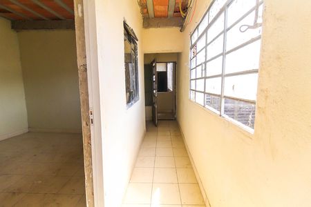 Corredor de casa para alugar com 4 quartos, 500m² em Recanto Verde do Sol, São Paulo