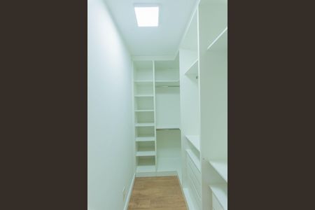 Closet da suíte de apartamento para alugar com 2 quartos, 64m² em Vila Itapura, Campinas