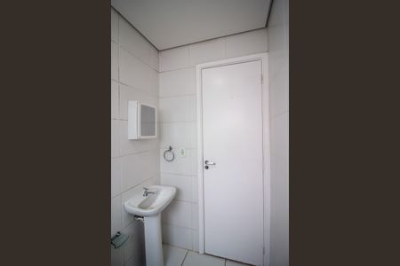 Banheiro de apartamento para alugar com 2 quartos, 50m² em Jardim Leocadia, Sorocaba