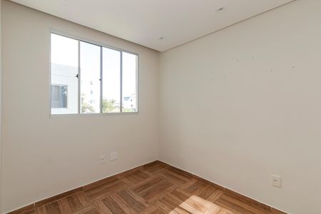 Quarto 2 de apartamento para alugar com 2 quartos, 40m² em Capão Redondo, São Paulo