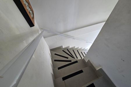 Casa de condomínio para alugar com 70m², 2 quartos e 1 vaga Casa de condomínio para alugar com 70m², 2 quartos e 1 vagaEscada
