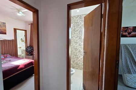 Sala de casa de condomínio para alugar com 2 quartos, 70m² em Maracanã, Praia Grande
