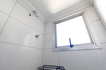 Banheiro de apartamento à venda com 2 quartos, 54m² em Vila Lais, São Paulo