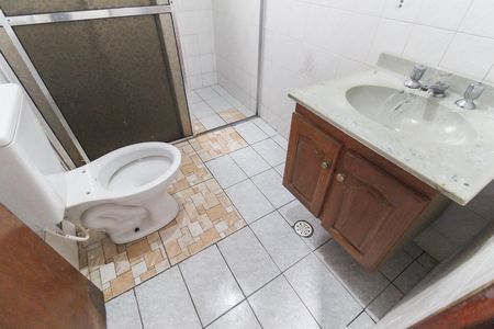 Banheiro de casa para alugar com 1 quarto, 45m² em Conjunto Residencial José Bonifácio, São Paulo