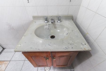 Banheiro de casa para alugar com 1 quarto, 45m² em Conjunto Residencial José Bonifácio, São Paulo