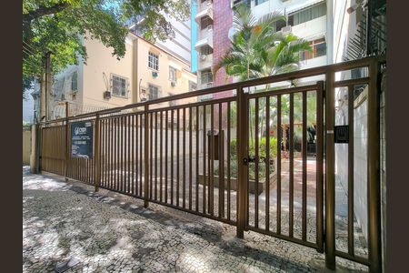 Fachada e portaria de apartamento à venda com 4 quartos, 153m² em Tijuca, Rio de Janeiro