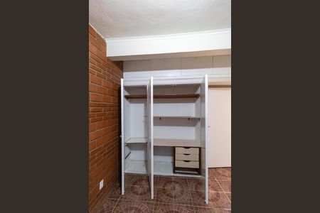 Apartamento à venda com 83m², 2 quartos e 2 vagas Apartamento à venda com 83m², 2 quartos e 2 vagasQuarto 01 - Armário
