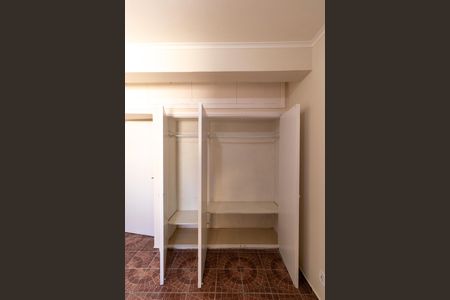 Apartamento à venda com 83m², 2 quartos e 2 vagas Apartamento à venda com 83m², 2 quartos e 2 vagasQuarto 02 - Armário