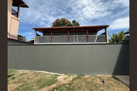 Casa à venda com 120m², 3 quartos e 2 vagas Casa à venda com 120m², 3 quartos e 2 vagasÁrea externa