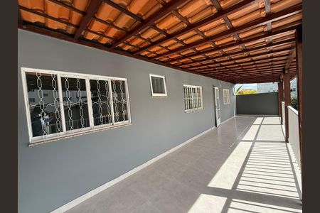 Casa à venda com 120m², 3 quartos e 2 vagas Casa à venda com 120m², 3 quartos e 2 vagasÁrea externa