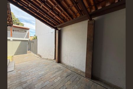Casa à venda com 120m², 3 quartos e 2 vagas Casa à venda com 120m², 3 quartos e 2 vagasÁrea externa