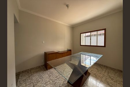 Casa à venda com 120m², 3 quartos e 2 vagas Casa à venda com 120m², 3 quartos e 2 vagasQuarto