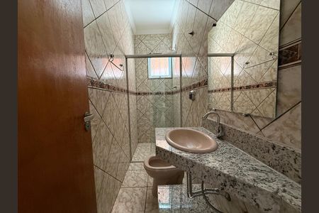 Casa à venda com 120m², 3 quartos e 2 vagas Casa à venda com 120m², 3 quartos e 2 vagasBanheiro