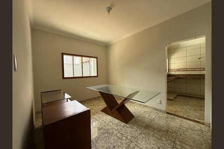 Casa à venda com 120m², 3 quartos e 2 vagas Casa à venda com 120m², 3 quartos e 2 vagasQuarto