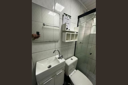 Banheiro de apartamento para alugar com 2 quartos, 48m² em Cidade Industrial de Curitiba, Curitiba