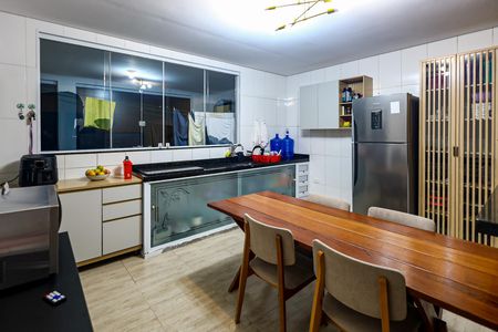 Casa à venda com 262m², 2 quartos e 2 vagas