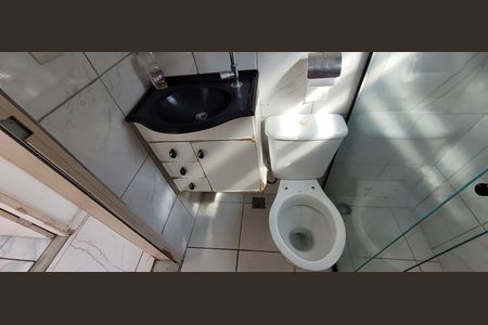 banheiro de apartamento para alugar com 2 quartos, 44m² em Morada do Trevo, Betim