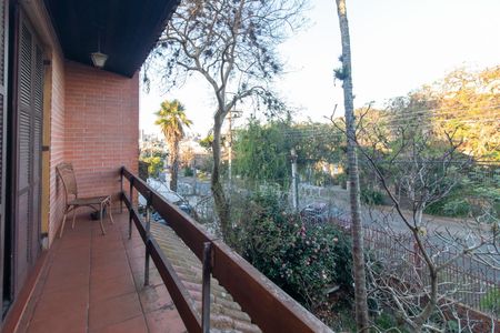 Sacada de casa à venda com 4 quartos, 200m² em Partenon, Porto Alegre
