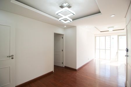 Apartamento à venda com 83m², 3 quartos e 1 vaga Apartamento à venda com 83m², 3 quartos e 1 vagaSala