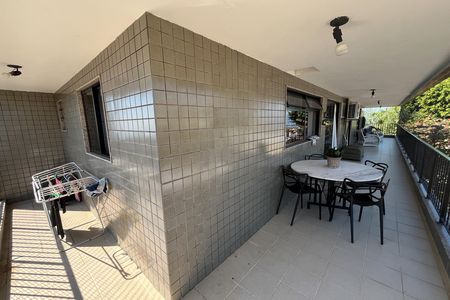 Apartamento à venda com 155m², 3 quartos e 2 vagas Apartamento à venda com 155m², 3 quartos e 2 vagasVaranda