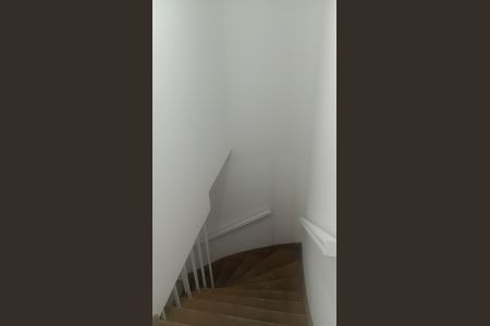 Escada de casa para alugar com 1 quarto, 40m² em Centro, São Bernardo do Campo
