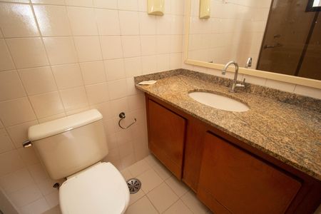 Apartamento à venda com 53m², 2 quartos e 2 vagas Apartamento à venda com 53m², 2 quartos e 2 vagasBanheiro