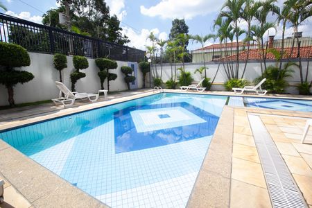 Apartamento à venda com 53m², 2 quartos e 2 vagas Apartamento à venda com 53m², 2 quartos e 2 vagasÁrea comum - Piscina