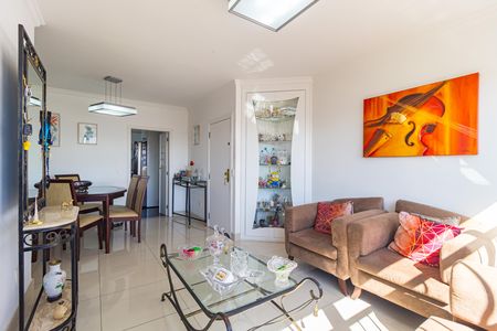 Apartamento à venda com 109m², 3 quartos e 1 vaga Apartamento à venda com 109m², 3 quartos e 1 vaga Sala de Estar